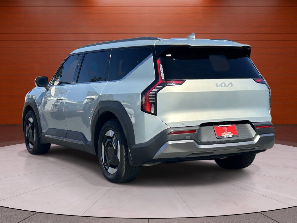 Used 2024 Kia EV9 Wind AWD/4WD image 2