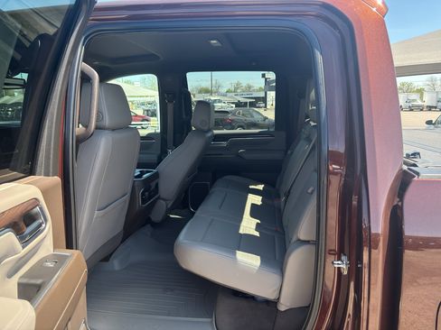 Used 2024 GMC Sierra 3500 SLT w/ SLT Convenience Package image 14
