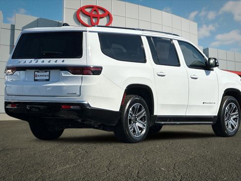 Used 2024 Jeep Wagoneer L Series II w/ Flexible Seating Group image 3