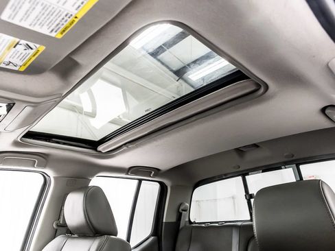 Used 2019 Nissan Frontier SL RWD image 16