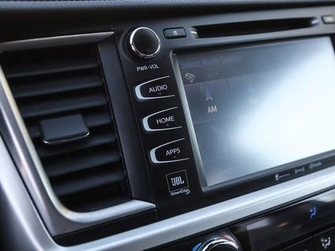 Used 2018 Toyota Highlander Limited Platinum image 32