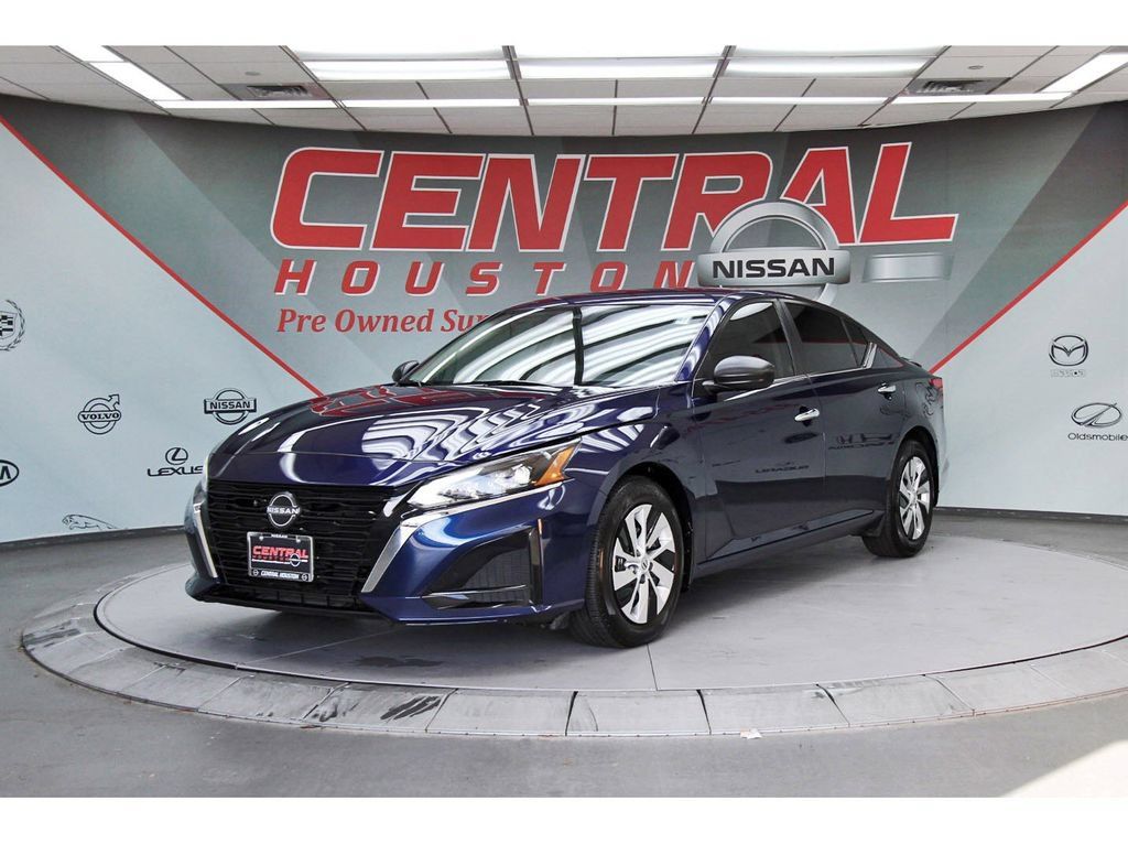 Certified 2024 Nissan Altima 2.5 S FWD image 2