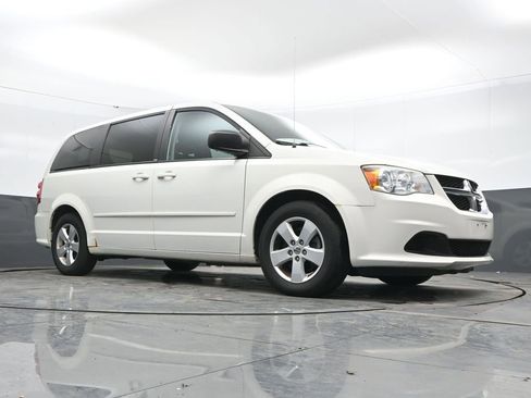Used 2013 Dodge Grand Caravan SE image 25