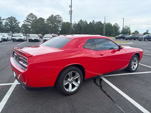 Used 2022 Dodge Challenger SXT RWD image 32