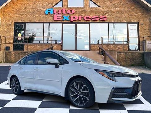 Used 2020 Toyota Corolla SE image 1