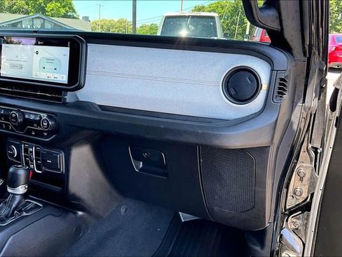 Used 2024 Jeep Gladiator Sport AWD/4WD image 20