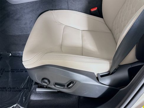 New 2026 Volvo XC60 B5 Plus w/ Protection Package Premier image 18