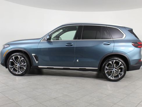 New 2026 BMW X5 xDrive40i w/ Premium Package AWD/4WD image 2
