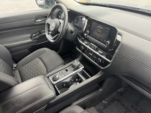 Used 2022 Nissan Pathfinder SV image 19