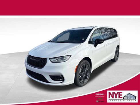 New 2026 Chrysler Pacifica Select image 1