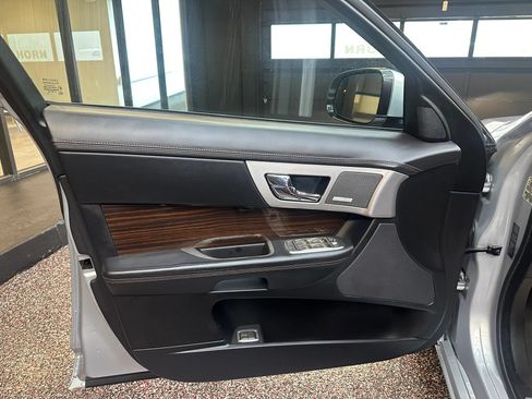 Used 2011 Jaguar XF Premium RWD image 10