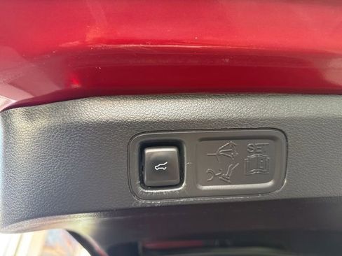 Used 2020 Ford Expedition XLT w/ Equipment Group 202A AWD/4WD image 10