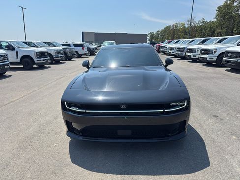 Used 2025 Dodge Charger Daytona R/T w/ Plus Group AWD/4WD image 2