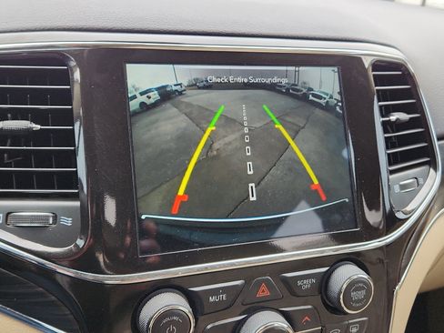 Used 2021 Jeep Grand Cherokee Limited w/ Luxury Group II image 13