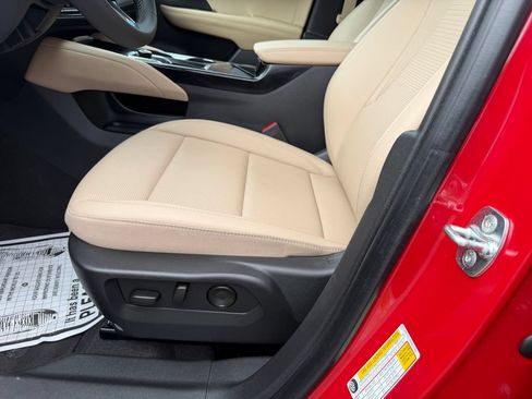 Used 2025 Buick Envision Preferred AWD/4WD image 12