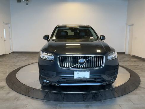 Used 2022 Volvo XC90 T5 Momentum image 3