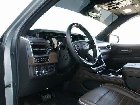 Used 2025 GMC Yukon Denali Ultimate image 15