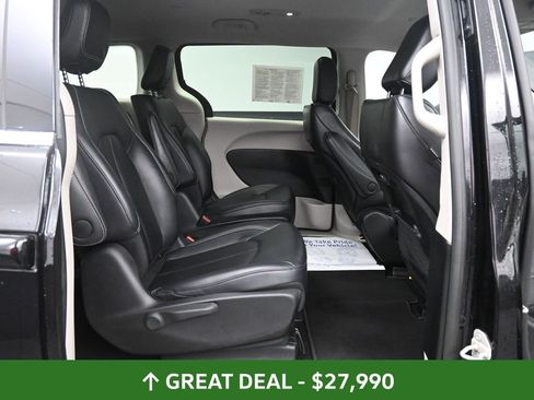 Used 2024 Chrysler Pacifica Select image 22