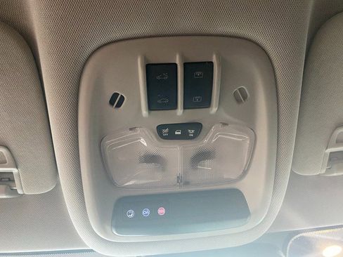 Used 2021 Chevrolet TrailBlazer LT w/ Sun and Liftgate Package AWD/4WD image 24