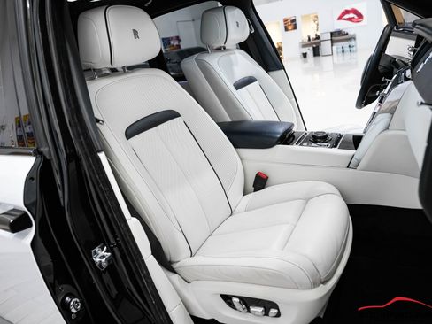 Used 2022 Rolls-Royce Cullinan image 48