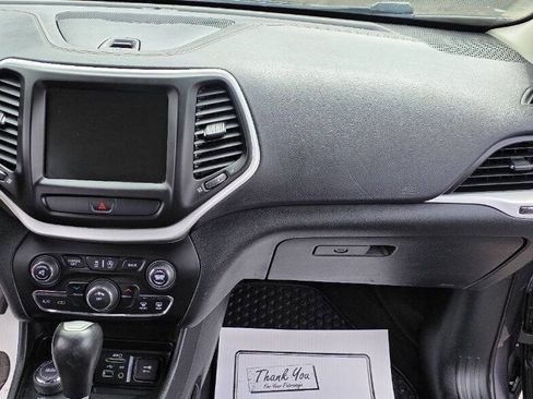 Used 2018 Jeep Cherokee Latitude Plus w/ Cold Weather Group image 14