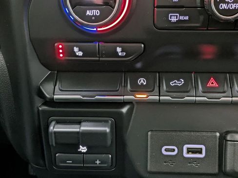 Used 2021 Chevrolet Silverado 1500 LT w/ Bed Protection Package image 7