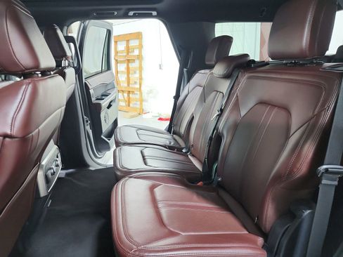 Used 2024 Ford Expedition Limited AWD/4WD image 36