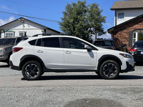 Used 2022 Subaru Crosstrek 2.0i Premium image 2