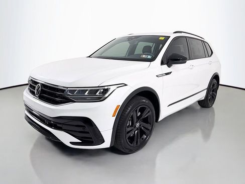 Used 2023 Volkswagen Tiguan SE R-Line AWD/4WD image 3