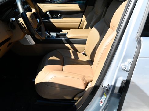 Used 2025 Land Rover Range Rover SE AWD/4WD image 17