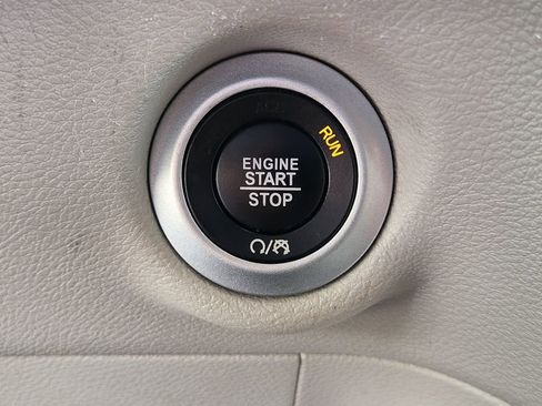 Used 2023 Chrysler Voyager LX FWD image 17