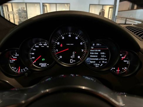 Used 2018 Porsche Cayenne AWD/4WD image 16