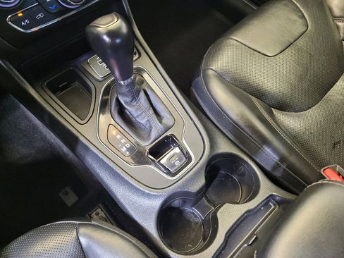 Used 2019 Jeep Cherokee Limited FWD image 26