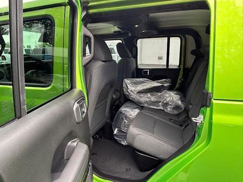 New 2025 Jeep Gladiator Sport image 9