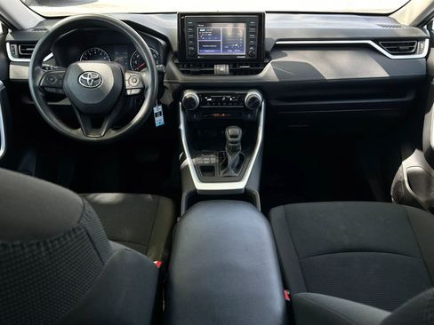 Used 2022 Toyota RAV4 LE image 10
