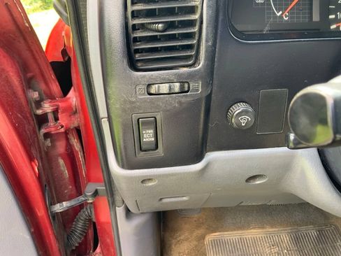Used 2000 Toyota Tacoma PreRunner w/ Value Pkg RWD image 13