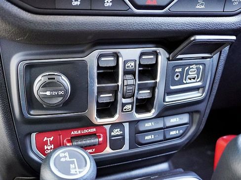 New 2025 Jeep Gladiator Willys image 38