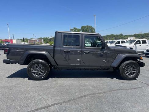 New 2026 Jeep Gladiator Sport AWD/4WD image 9
