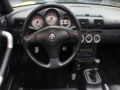 Used 2004 Toyota MR2 image 30