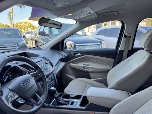 Used 2017 Ford Escape SE FWD image 35