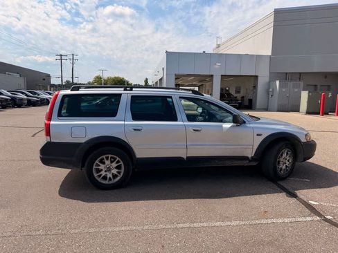 Used 2004 Volvo XC70 AWD/4WD image 8