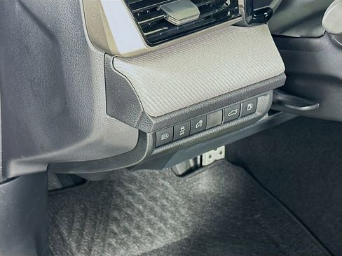 Used 2025 Toyota Camry SE image 10