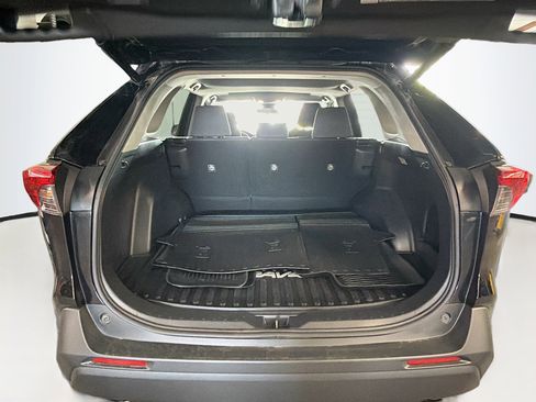 Used 2020 Toyota RAV4 XLE w/ Convenience Package AWD/4WD image 31