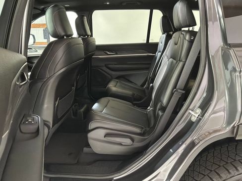 Certified 2025 Jeep Grand Cherokee L Limited w/ Trailer Tow Package AWD/4WD image 15