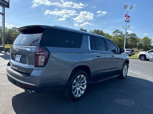Used 2021 Chevrolet Suburban Premier image 3