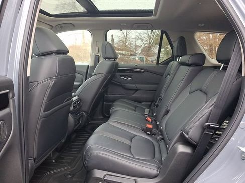 Certified 2025 Honda Pilot Touring image 10