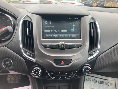 Used 2017 Chevrolet Cruze LT w/ Convenience Package image 22