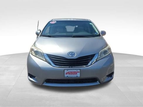 Used 2012 Toyota Sienna LE w/ Towing Pkg FWD image 7