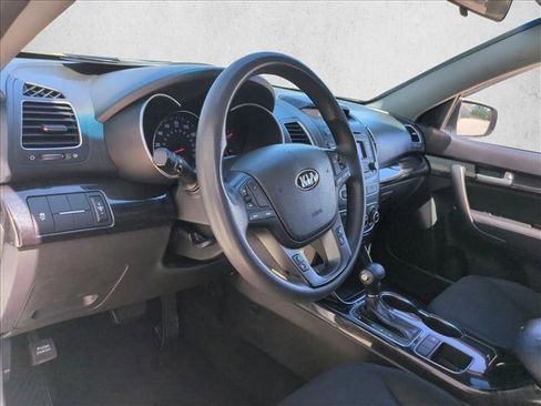 Used 2015 Kia Sorento LX FWD image 10