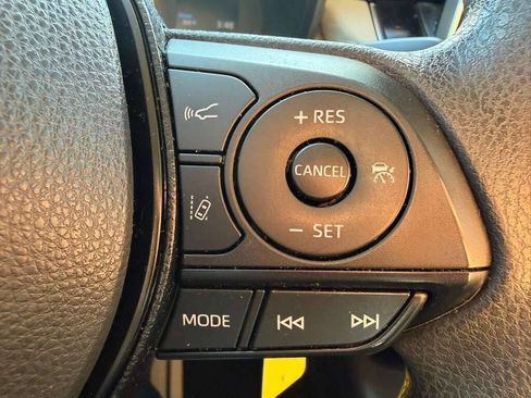 Used 2020 Toyota Corolla LE image 12